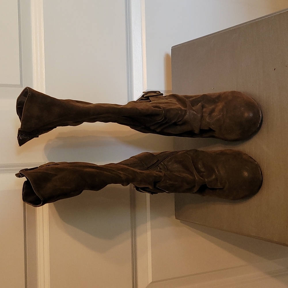 Coconuts by Matisse brown suede~like boots